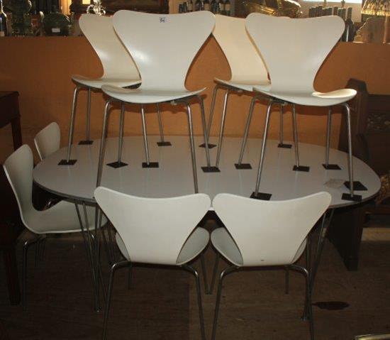 Fritz Hansen Danish table & 8 chairs(-)